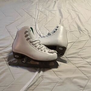 Riedell 110 Opal ice skates